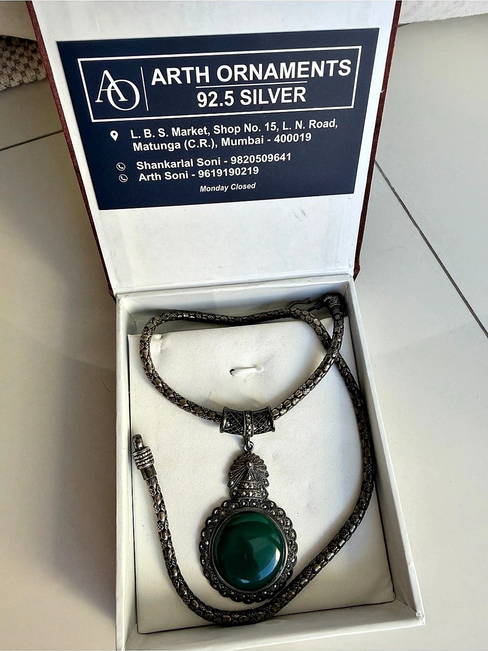Arth Ornaments Green Cabochon Pendant Necklace